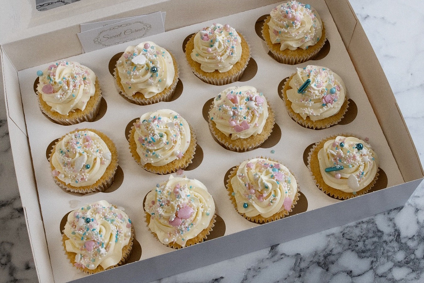 Genderreveal gender reveal cupcakes babyshower geboorte bestellen bezorgen Zeist Utrecht Driebergen doorn Houten Bunnik Bilthoven