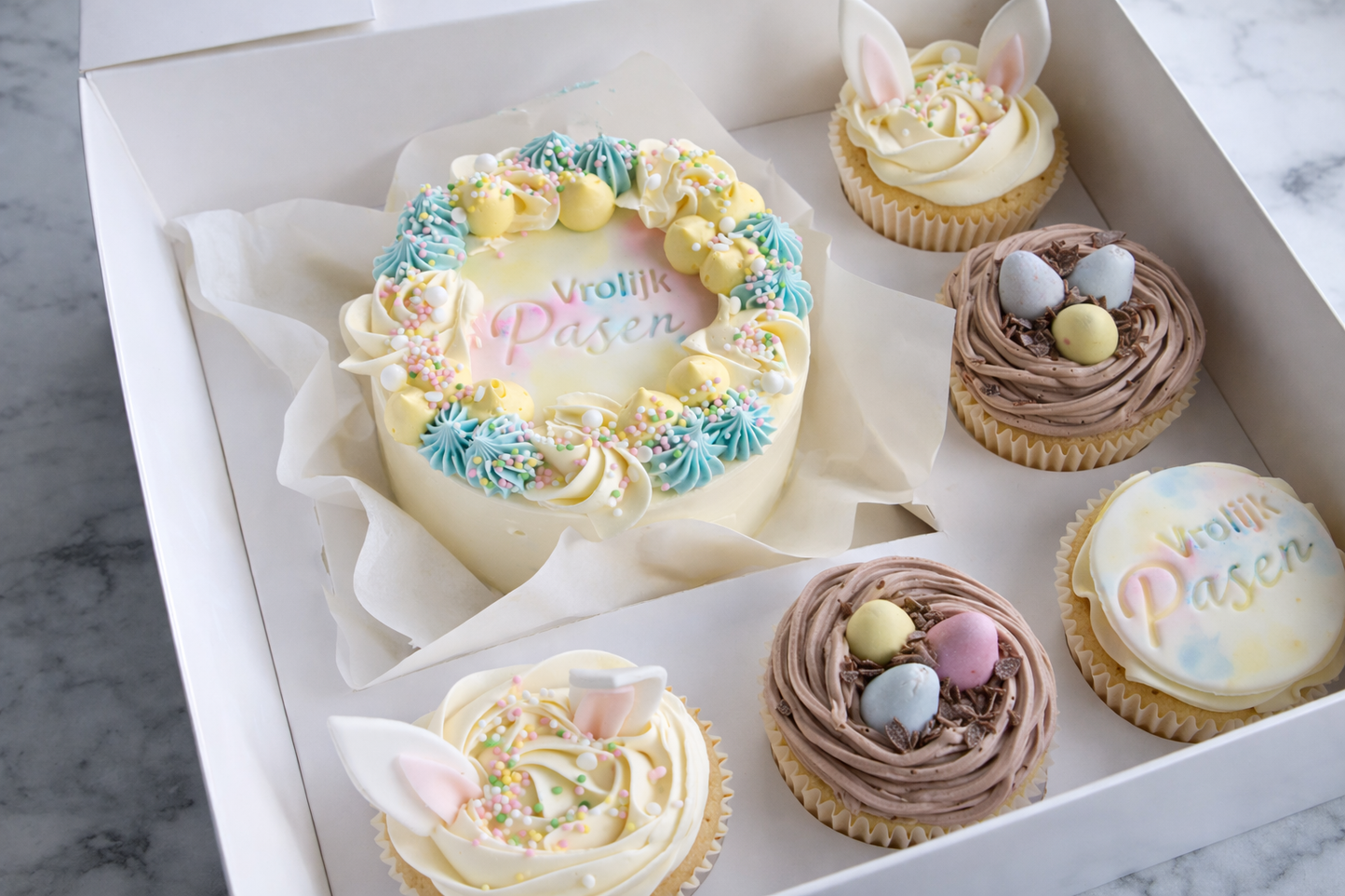 Vrolijk Pasen taart met pastel botercrème decoratie en paas cupcakes – handgemaakte paas taart met lokale bezorging in Zeist en omgeving Utrecht.