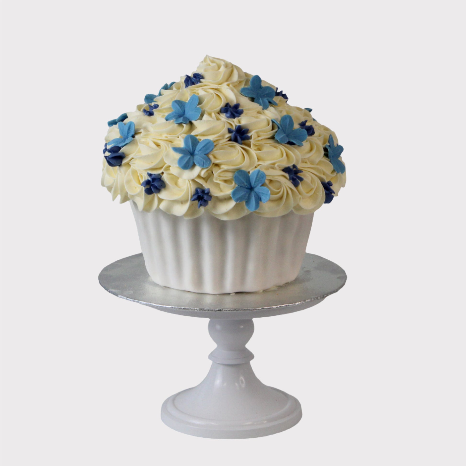 Cake smash taart voor eerste verjaardag, handgemaakt en babyvriendelijk
