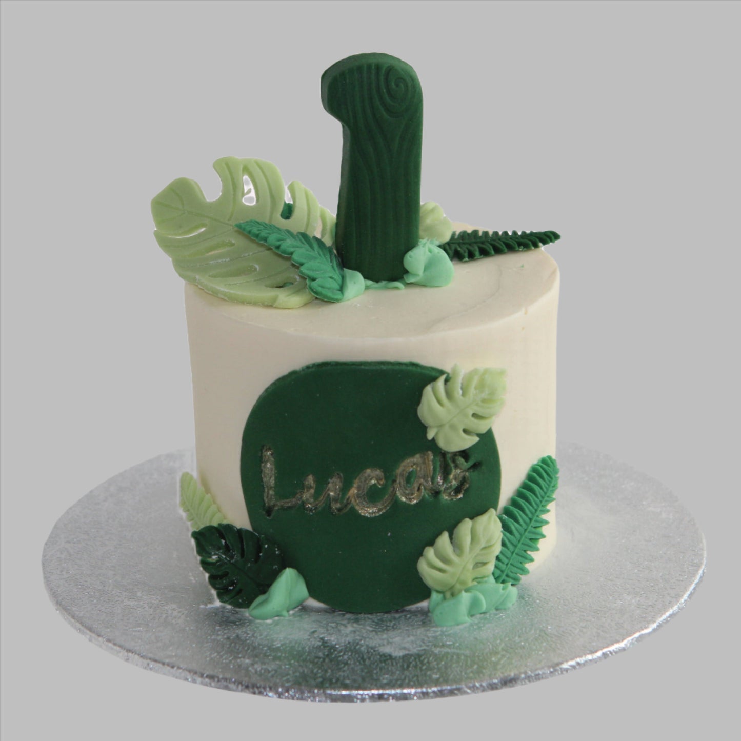 Jungle minitaartje met groene bladeren en cijfer 1, gepersonaliseerde mini kindertaart van Sweet Corner Zeist