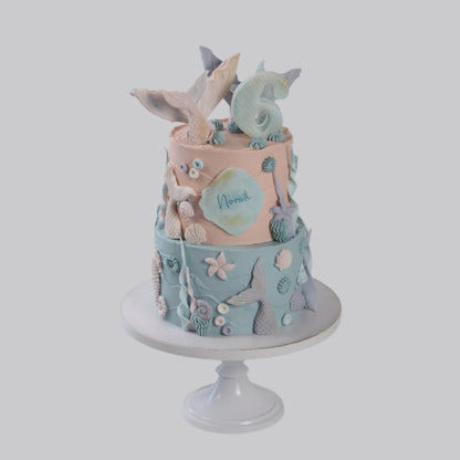 Mermaid cake met zeemeermin thema, pastelblauw en roze decoraties – handgemaakte taart van Sweet Corner Zeist
