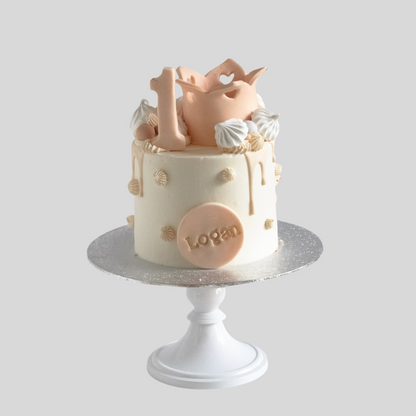 Prinses taart met kroon in pastel kleuren en drip afwerking
