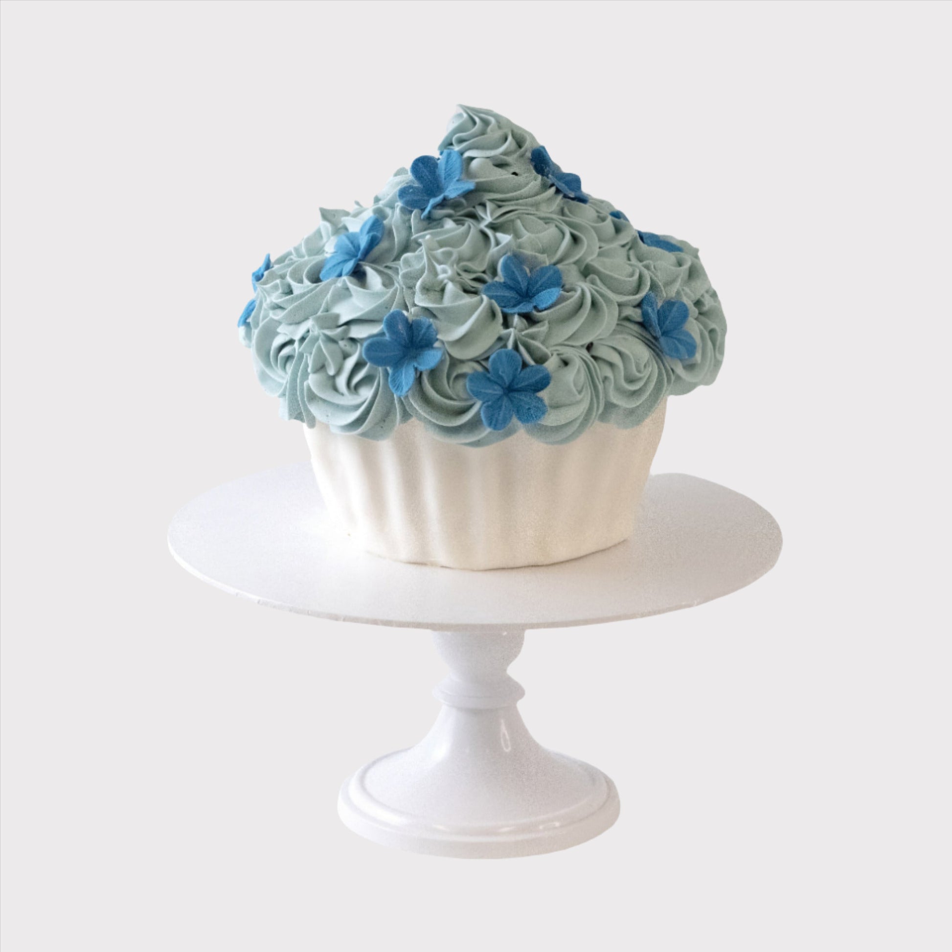 Smashcake met zachte botercrème decoratie voor cake smash fotoshoot
