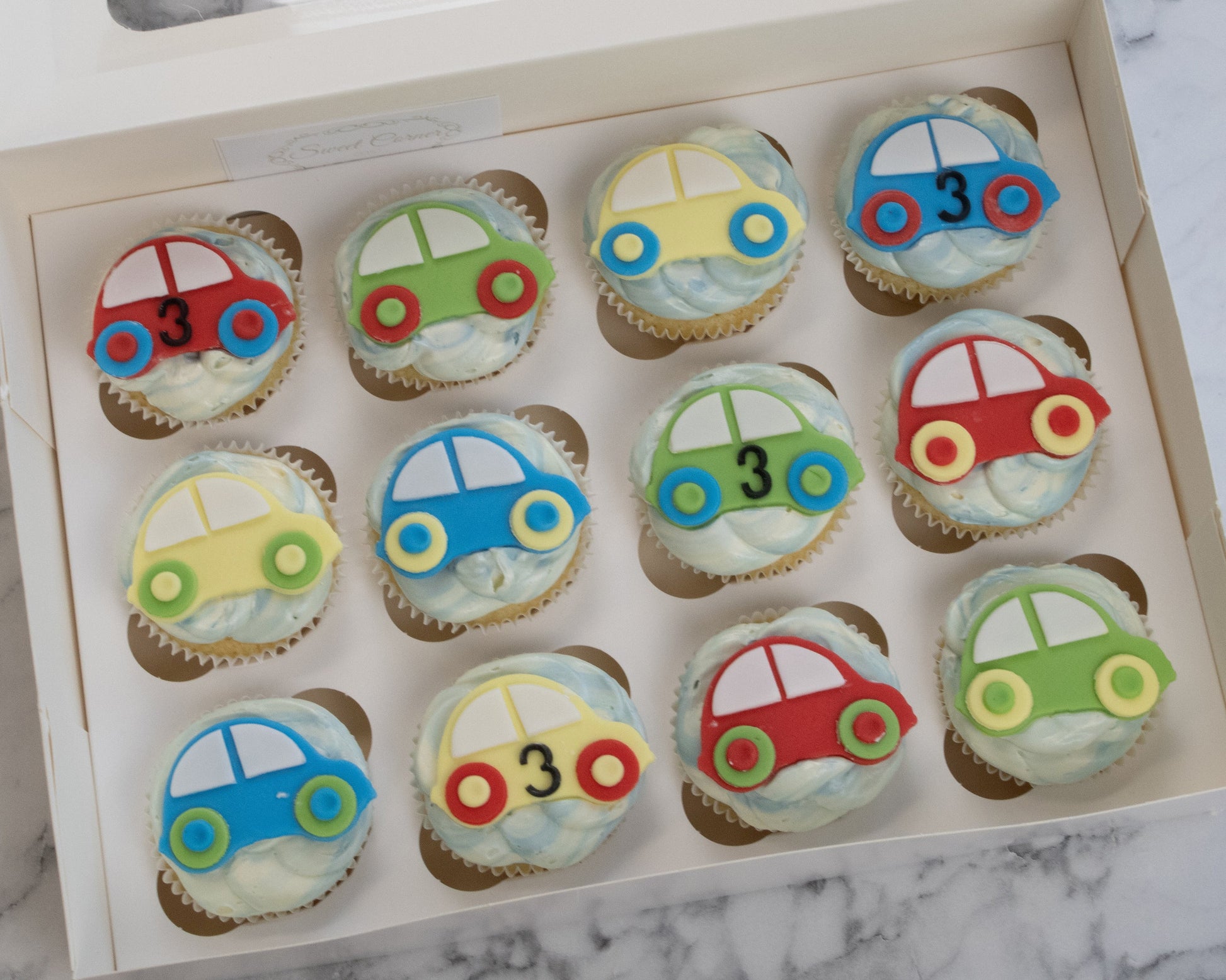 auto cars cupcakes bestellen Zeist Utrecht traktatie bezorgen Driebergen Doorn eerste verjaardag Houten Bilthoven Soesterberg 