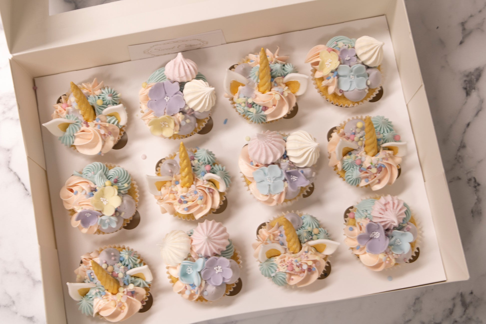 eenhoorn bloemen cupcakes bestellen Zeist Utrecht traktatie bezorgen Driebergen Doorn eerste verjaardag Houten Bilthoven Soesterberg 